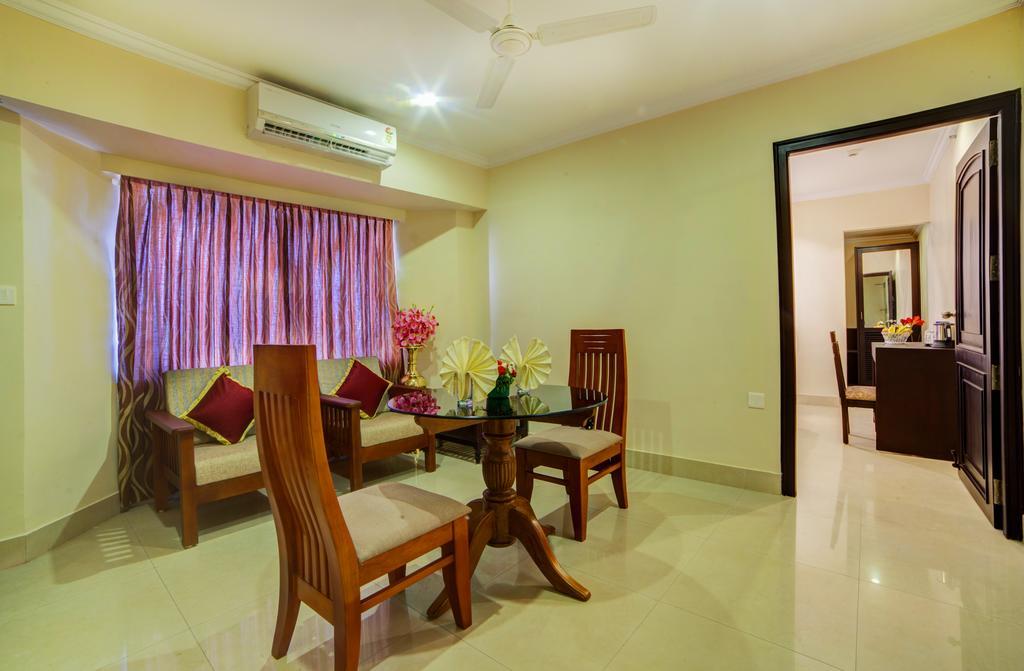Chirag Inn Thiruvananthapuram Buitenkant foto