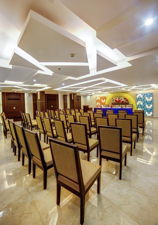 Chirag Inn Thiruvananthapuram Buitenkant foto
